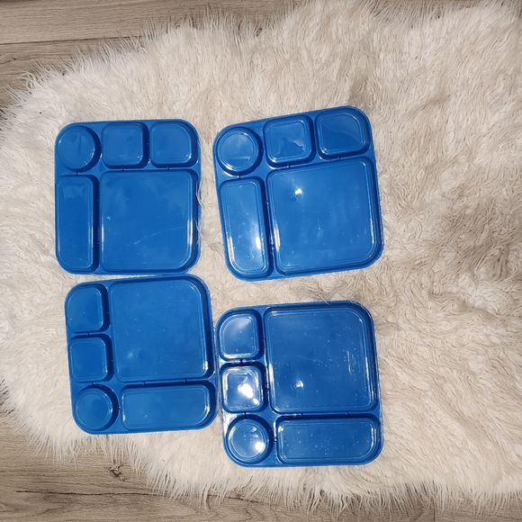 Set of FOUR Blue Plastic Compartment Plates - Picture 4 of 9